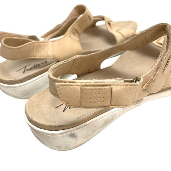 Trotters Womens Tan Beige Genuine Leather Sandals Shoes Ankle Strap Comfy 7.5 N - Picture 3 of 16
